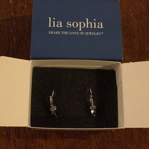 I am selling a pair of lia Sophia earrings